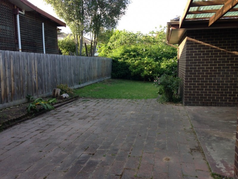 10 Camden Court, Glen Waverley, VIC 3150 - Thumbnail 2 - 04/08/2021