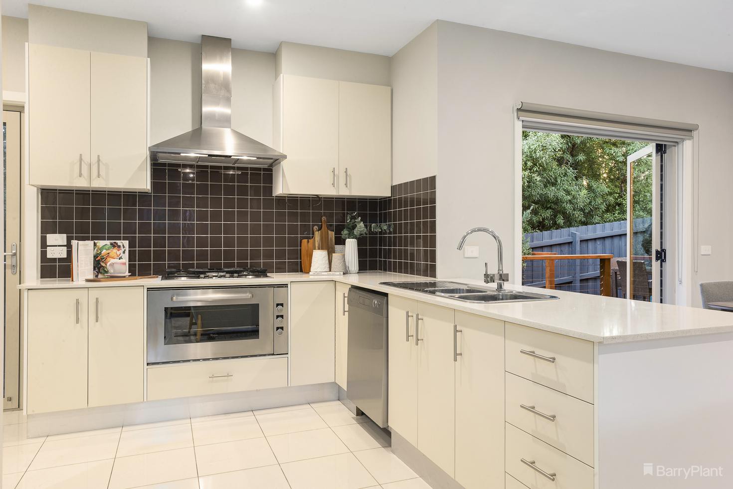 3/6 Graeme Avenue, Montmorency, VIC 3094, Montmorency - Thumbnail 4