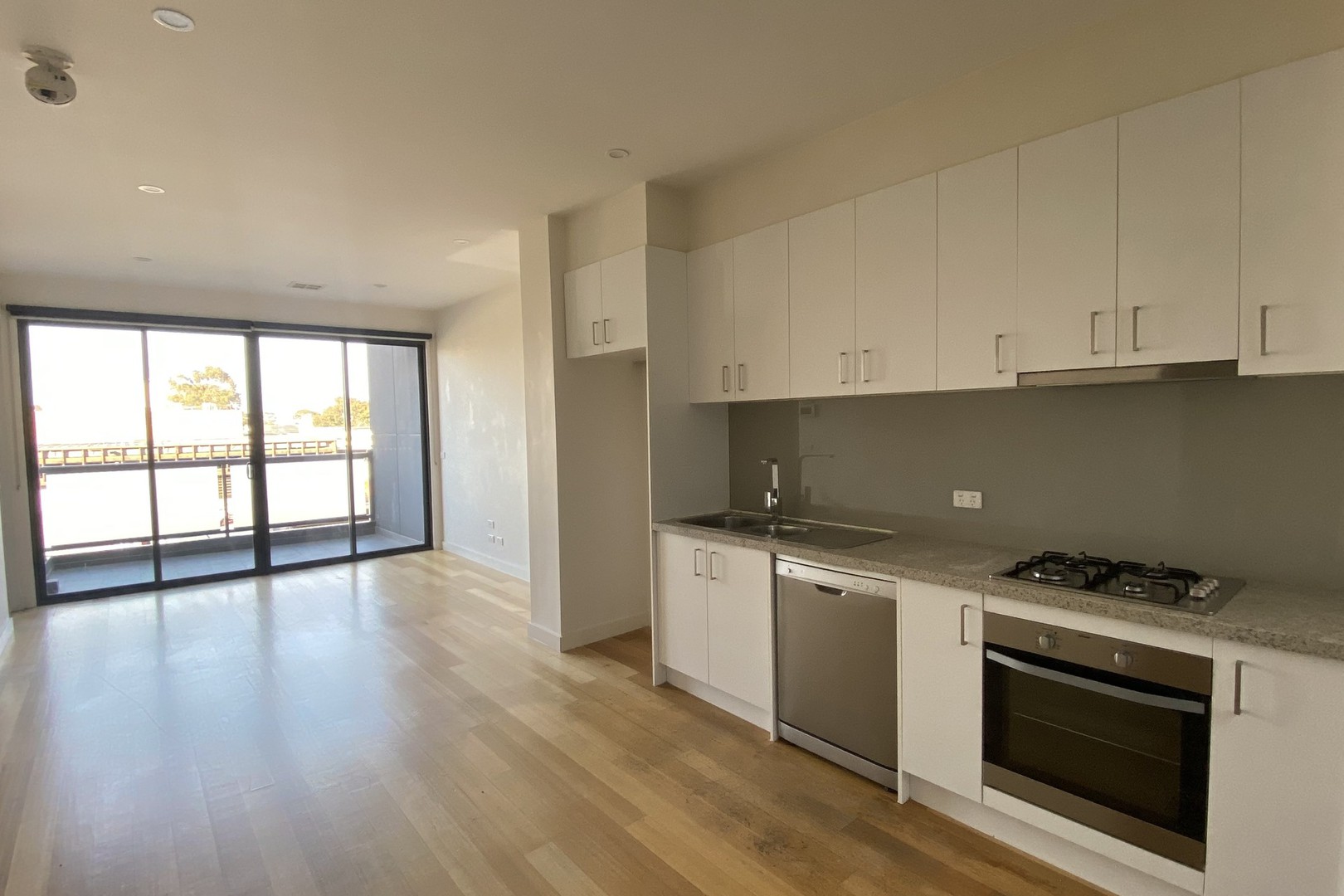 16/70-72 St Georges RoadPreston, VIC 3072  - Leased, Preston - Thumbnail 2