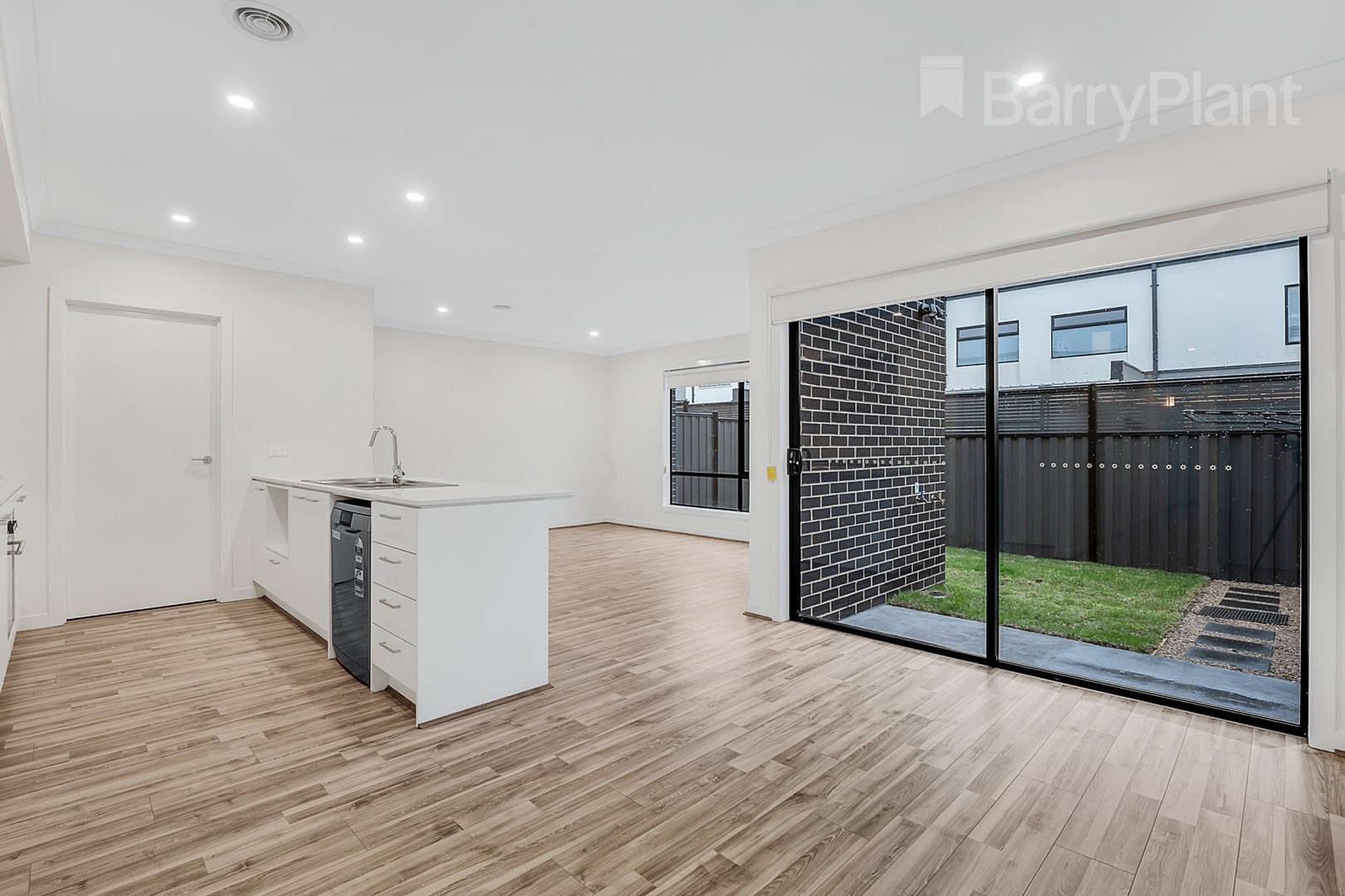 56 Tranzanite CircuitCraigieburn, VIC 3064  - Leased, Craigieburn - Thumbnail 4