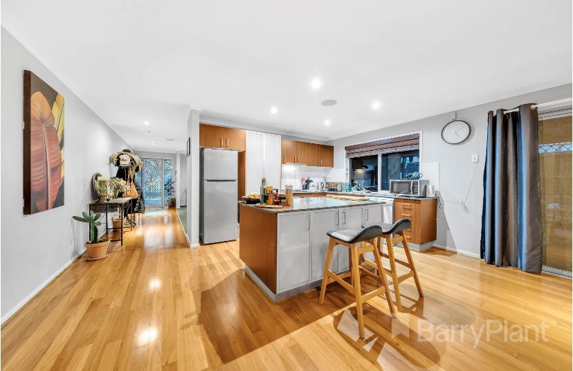 28 Baddeley CircuitCranbourne North, VIC 3977  - Leased, Cranbourne North - Thumbnail 2