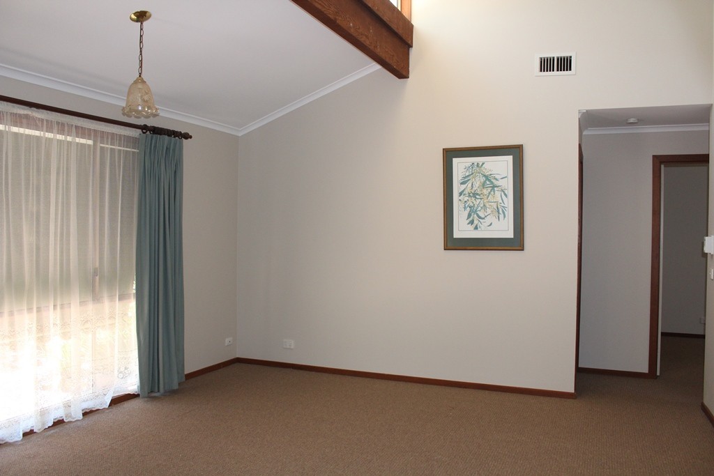 2/174 Retreat RoadSpring Gully, VIC 3550  - Leased, Spring Gully - Thumbnail 2