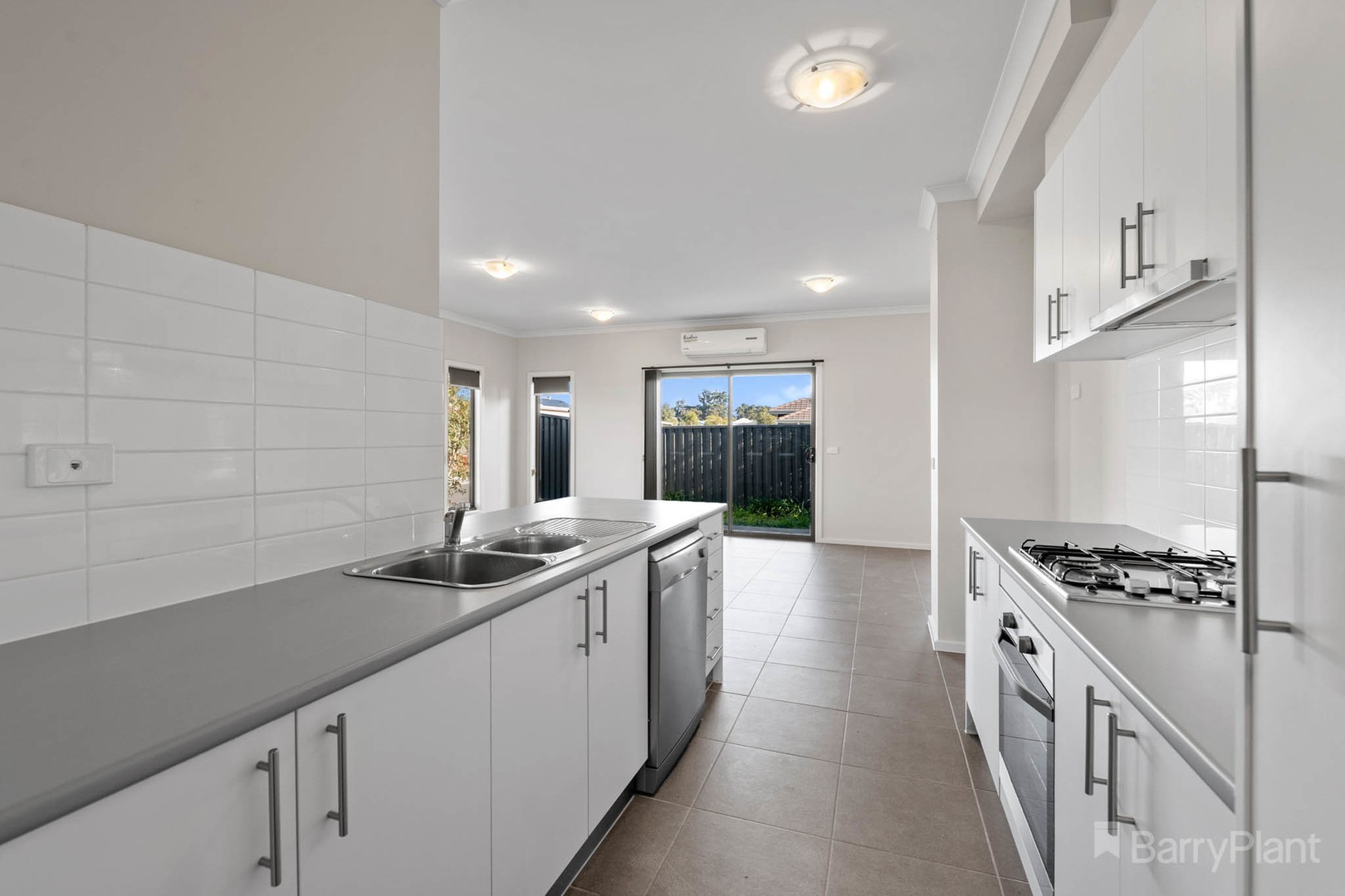 8 Tinnadice RoadCranbourne East, VIC 3977  - Leased, Cranbourne East - Thumbnail 5