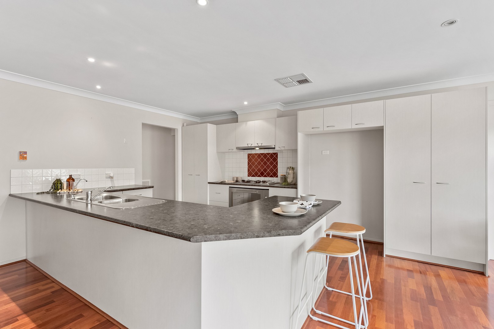 33 Meadowlands WayBerwick, VIC 3806, Berwick - Thumbnail 6