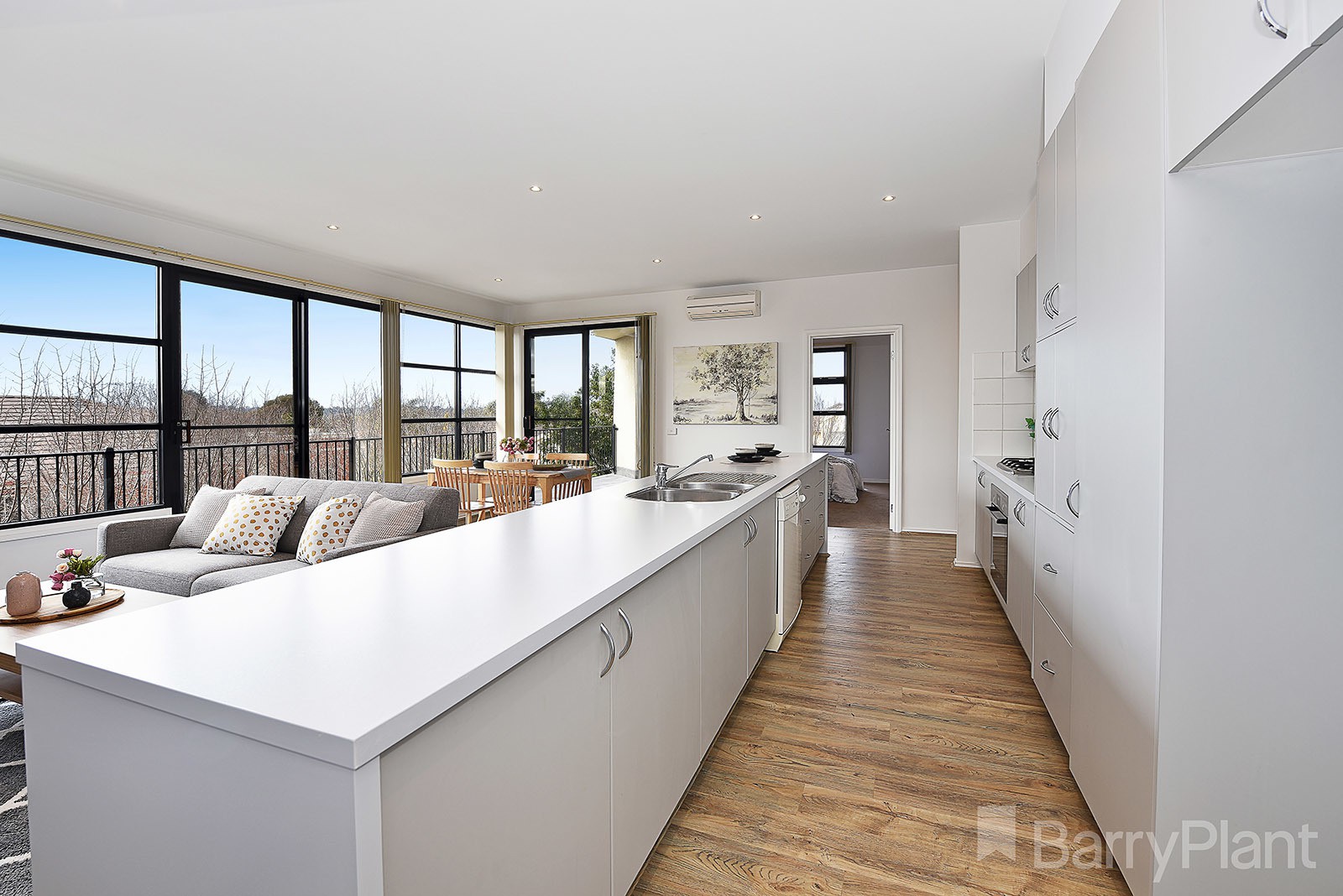 6/1 Conservatory DriveBurwood, VIC 3125, Burwood - Thumbnail 2