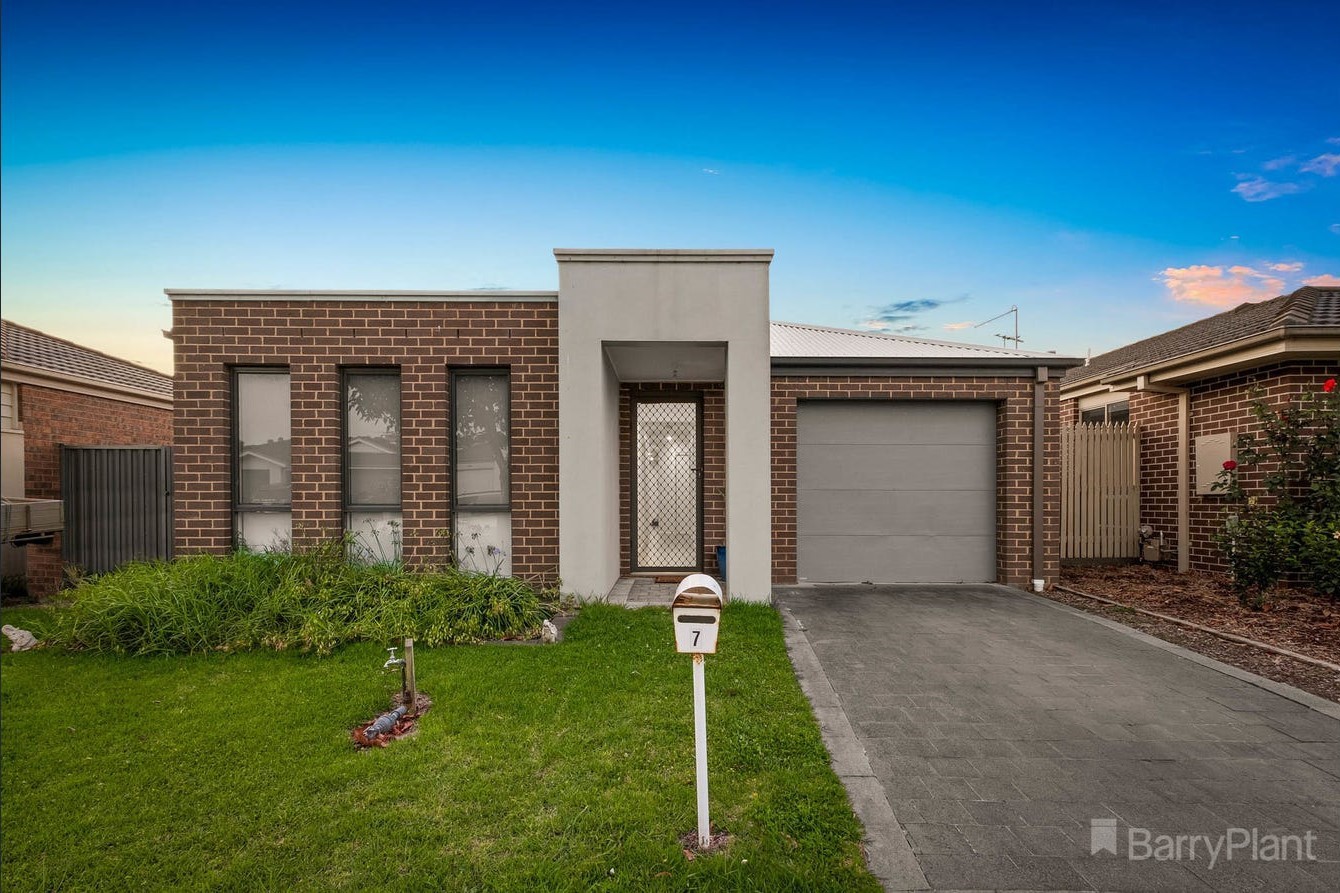 7 Tangelo Terrace, Pakenham, VIC 3810 - Thumbnail 1 - 23/08/2021