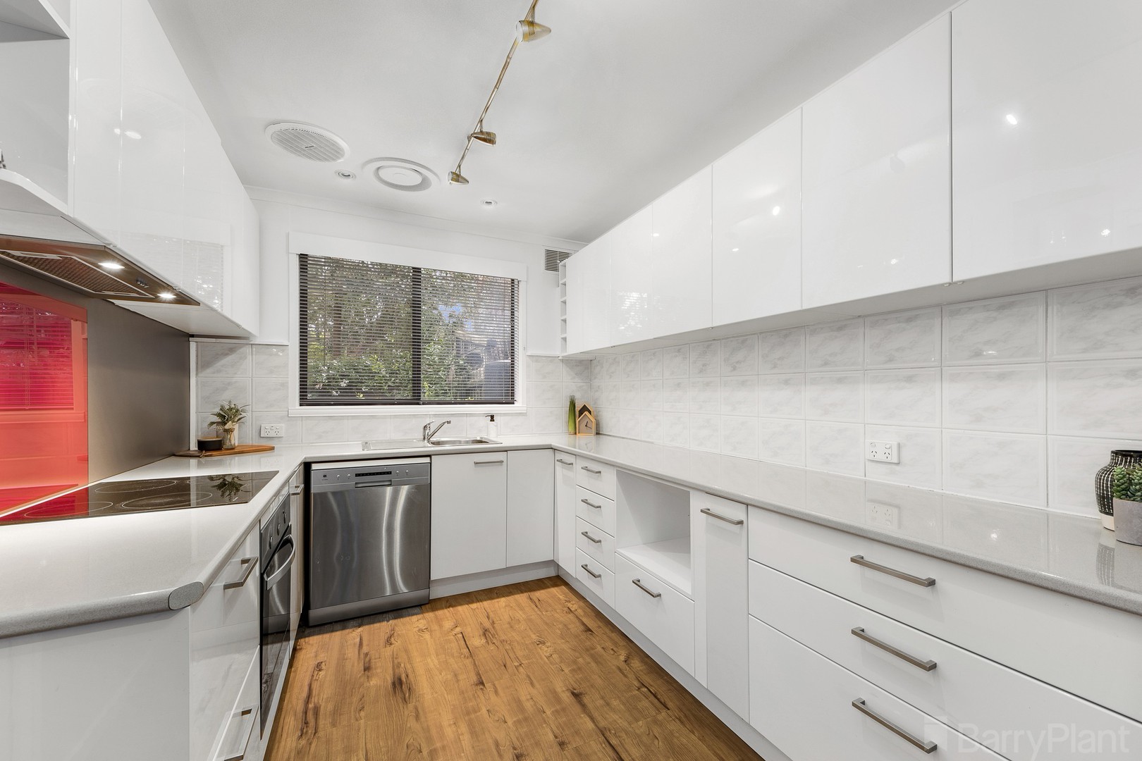 16 Park CloseHeathmont, VIC 3135, Heathmont - Thumbnail 2