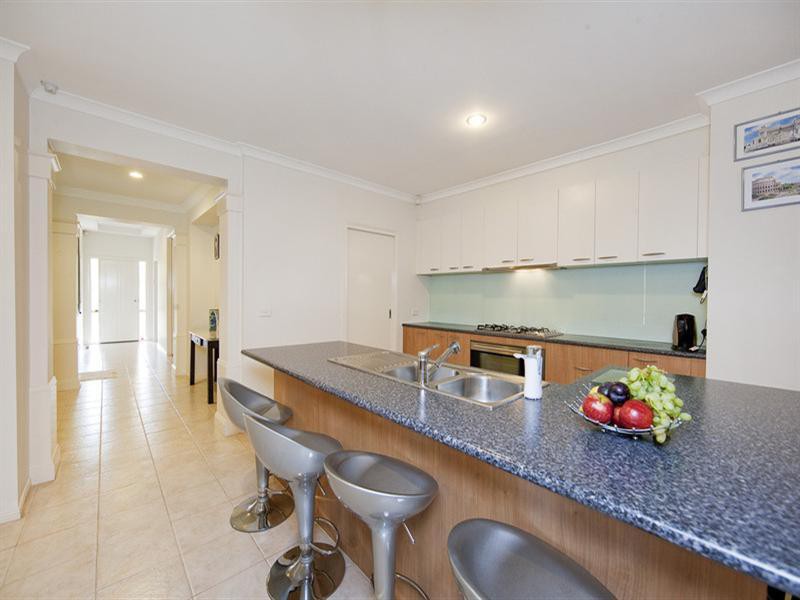 73 Juniper Avenue, Point Cook, VIC 3030 - Thumbnail 2 - 31/08/2021