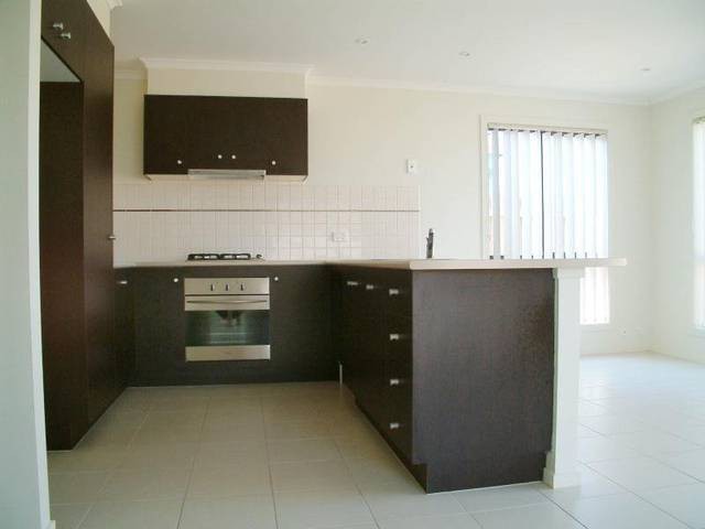 27 Melzak Way, Berwick, VIC 3806 - Thumbnail 2 - 31/08/2021