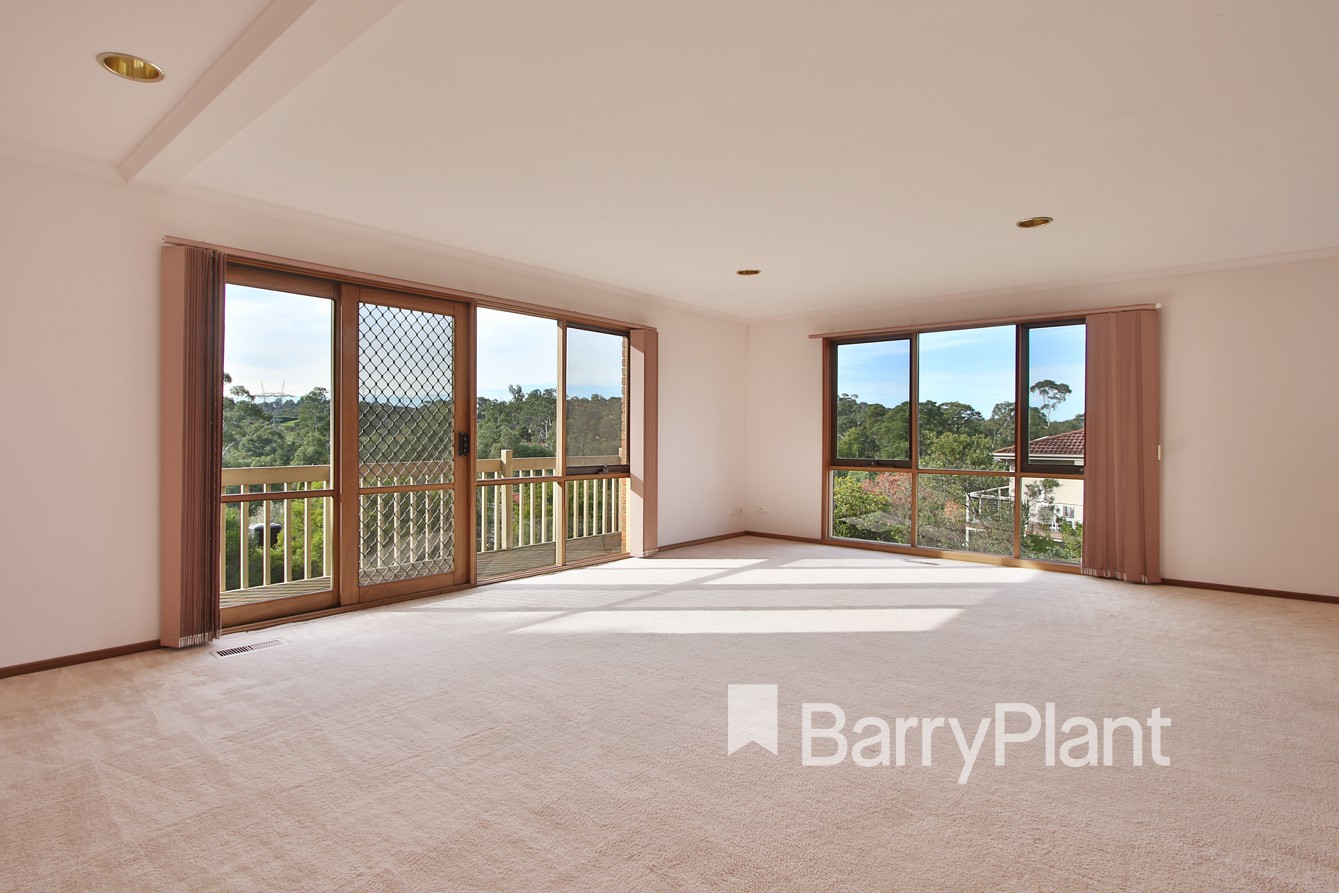 16 Hollyoak Rise, Eltham North, VIC 3095 - Thumbnail 2 - 31/08/2021