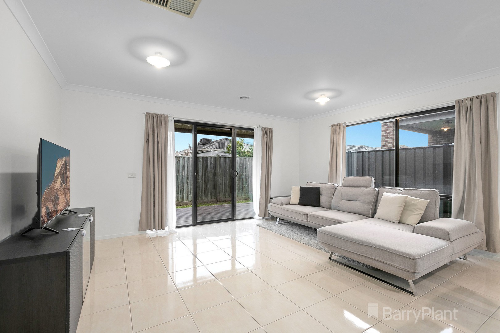 53 Burford WayCranbourne North, VIC 3977, Cranbourne North - Thumbnail 5