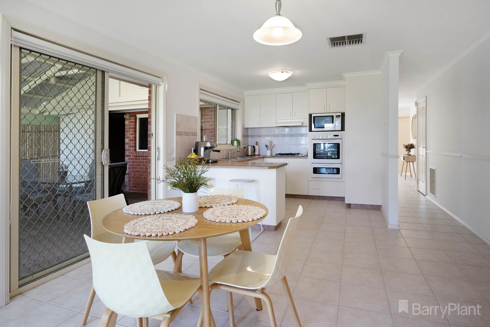 18 Jamie CourtPakenham, VIC 3810, Pakenham - Thumbnail 2