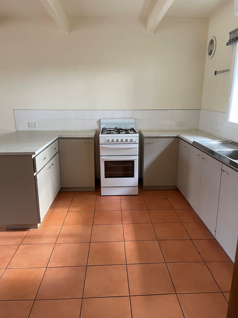 2/4 Everett Close, Herne Hill, VIC 3218, Herne Hill - Thumbnail 2