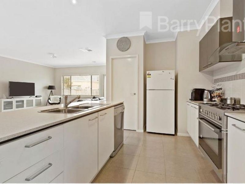 4 Goodenia Street, Officer, VIC 3809 - Thumbnail 2 - 04/09/2021