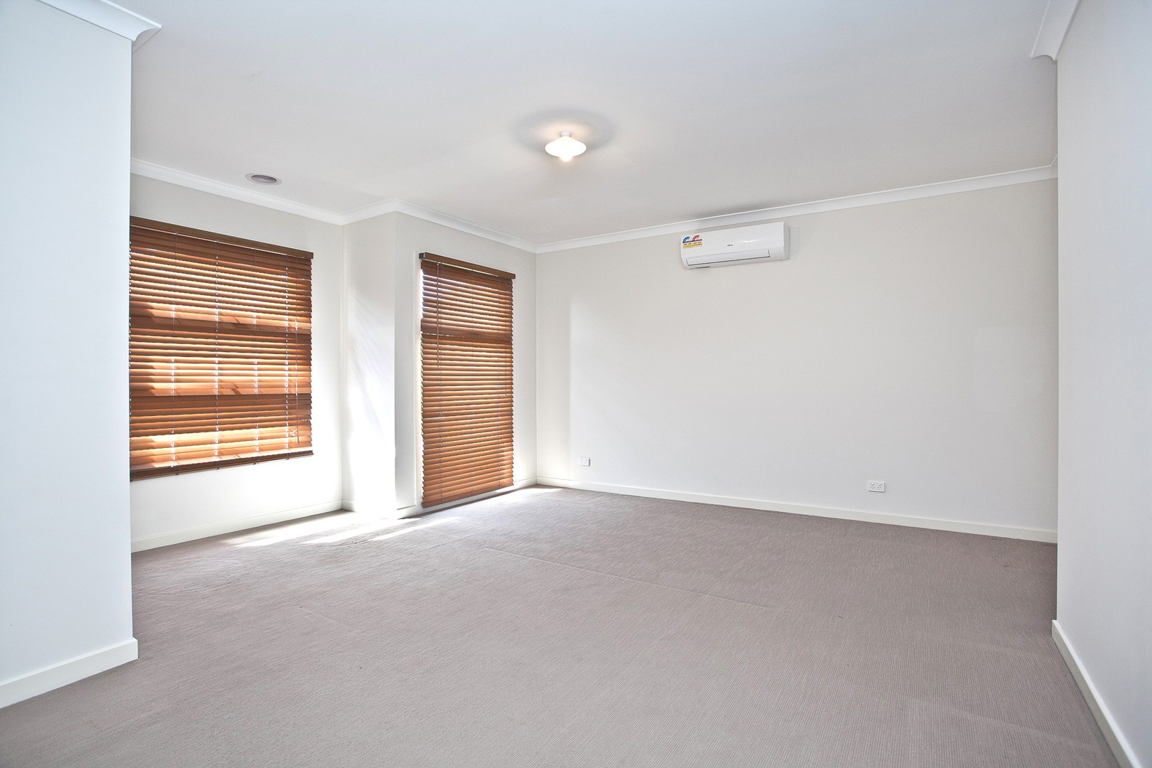 27 Annecy Boulevard, Fraser Rise, VIC 3336 - Thumbnail 1 - 06/09/2021