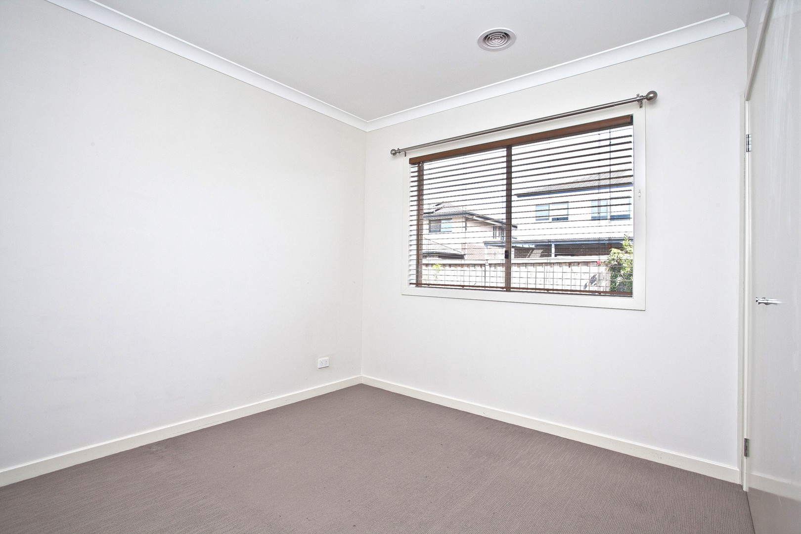 27 Annecy Boulevard, Fraser Rise, VIC 3336 - Thumbnail 2 - 06/09/2021