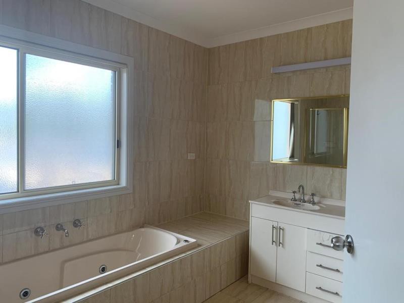 3 Glenview Street, Roxburgh Park, VIC 3064 - Thumbnail 2 - 09/09/2021