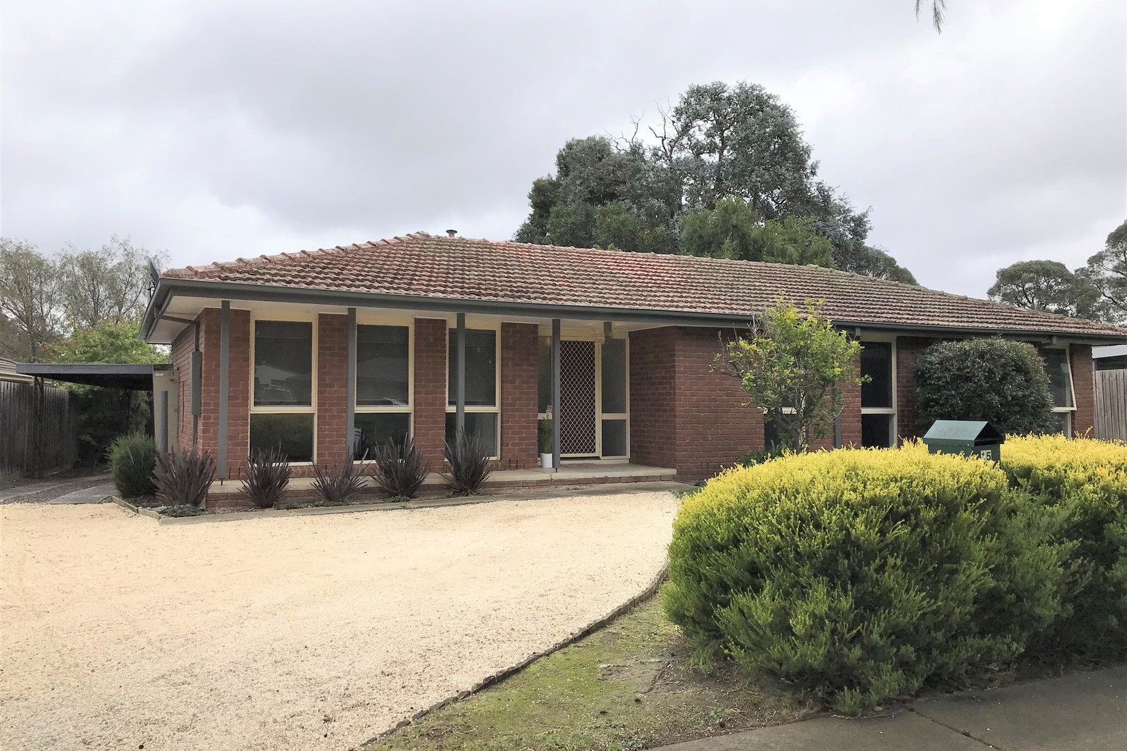 15 Greenlaw Crescent, Berwick, VIC 3806 - Thumbnail 1 - 13/09/2021