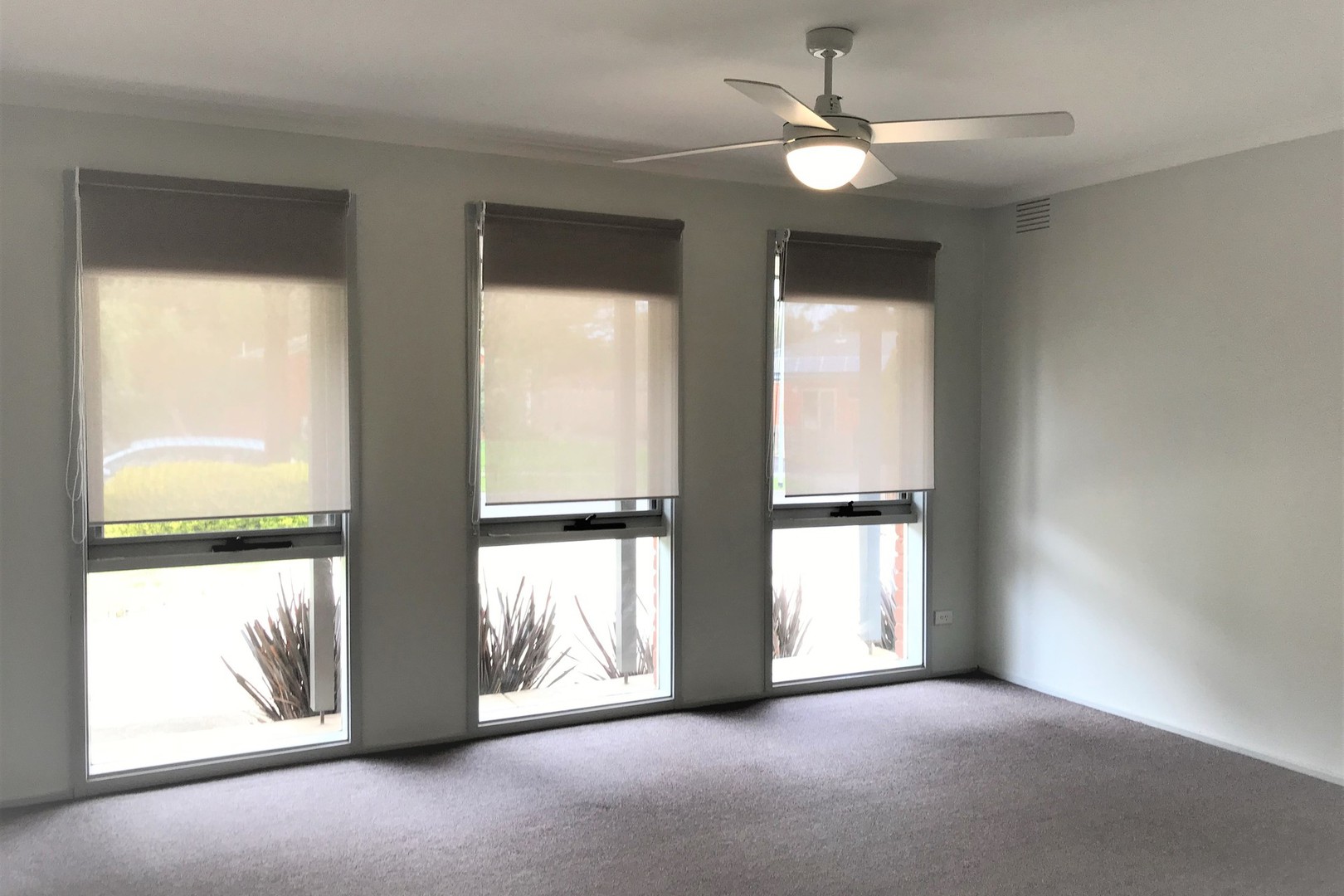 15 Greenlaw Crescent, Berwick, VIC 3806 - Thumbnail 2 - 13/09/2021
