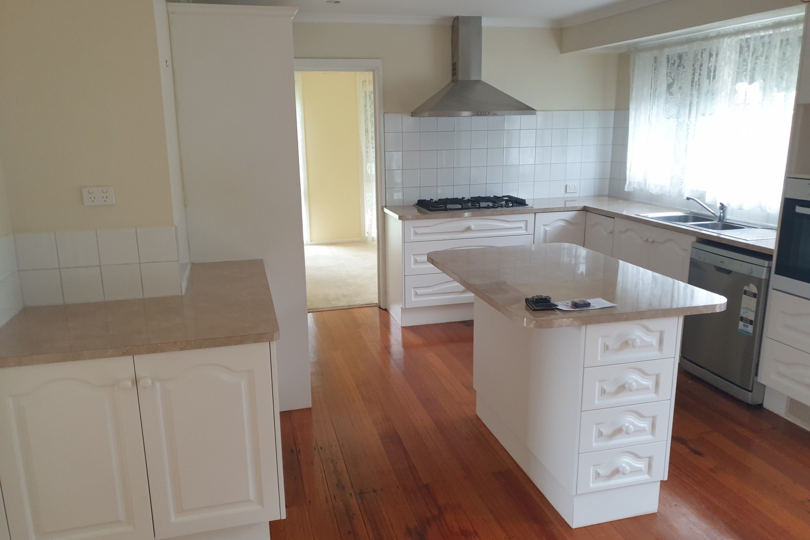 26 McDermott Avenue, Mooroolbark, VIC 3138 - Thumbnail 2 - 13/09/2021
