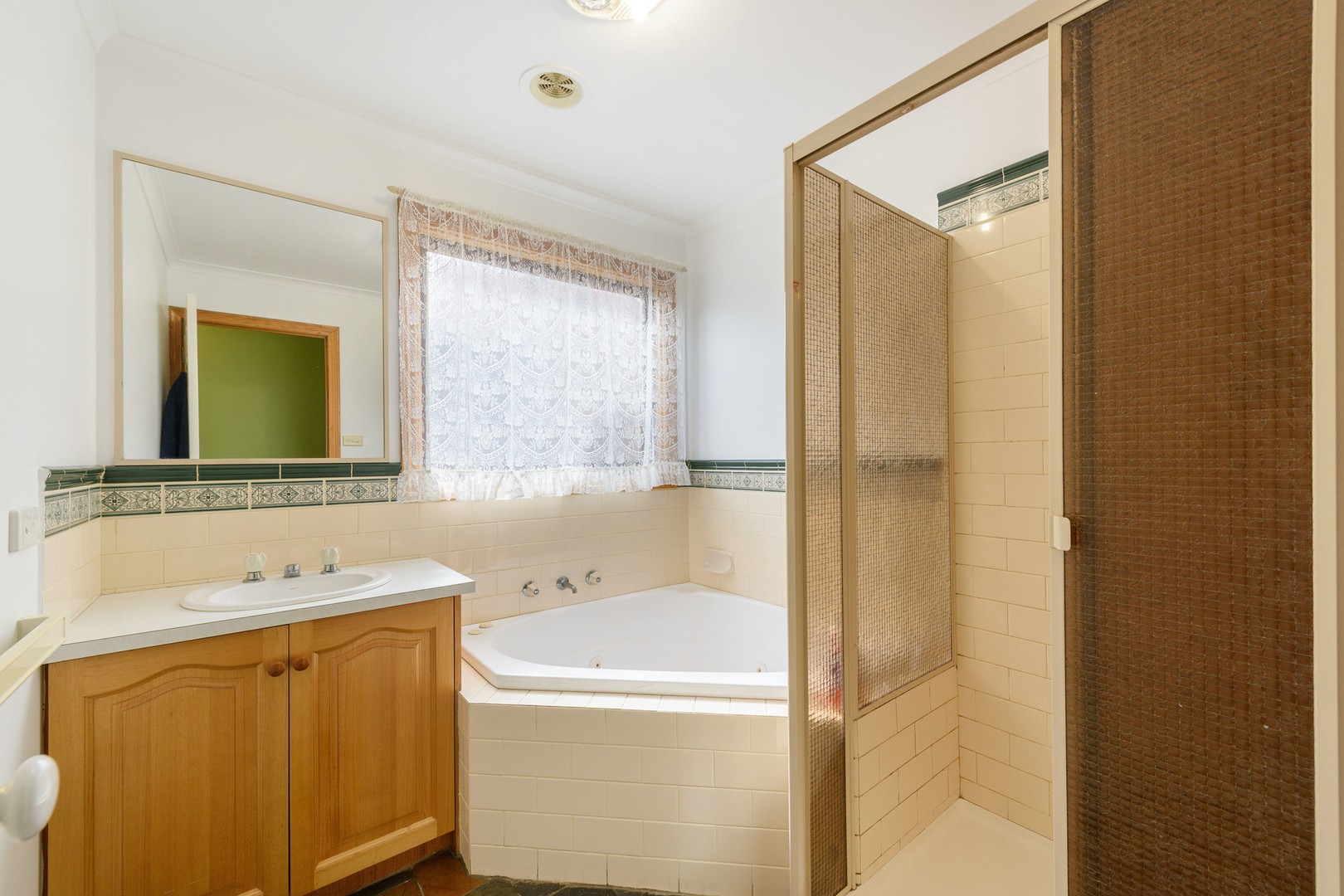 37 Truro CrescentTaylors Lakes, VIC 3038, Taylors Lakes - Thumbnail 3