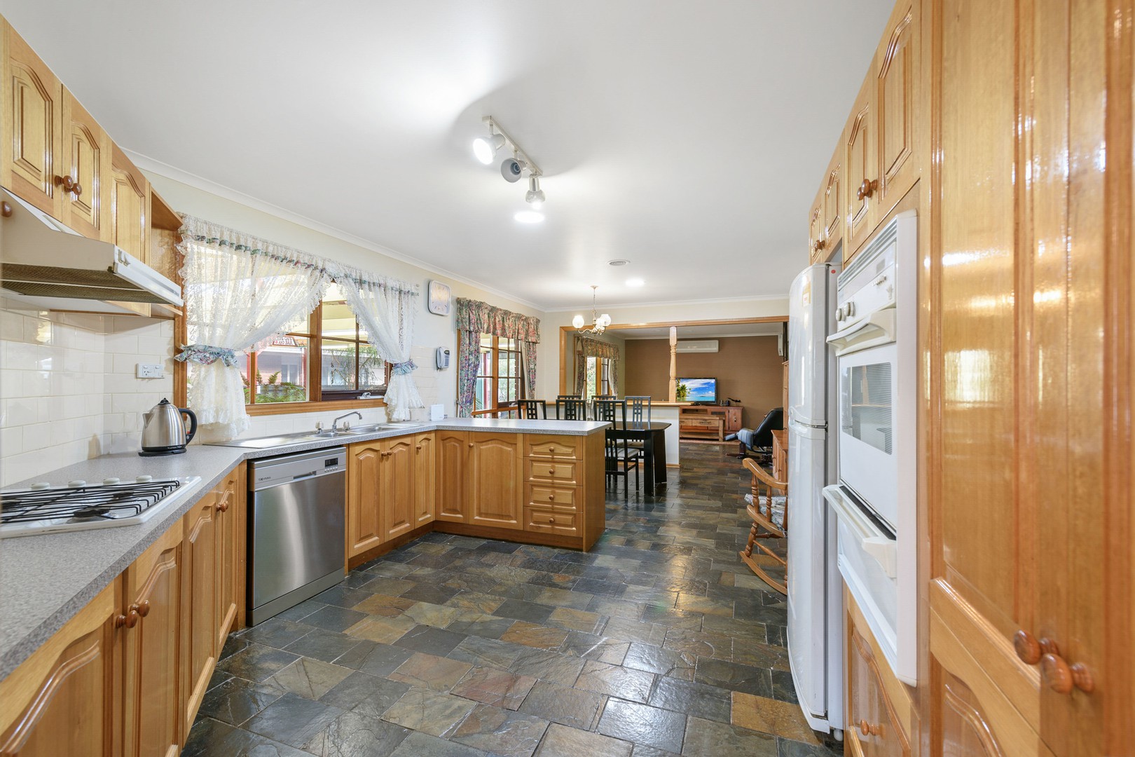 37 Truro CrescentTaylors Lakes, VIC 3038, Taylors Lakes - Thumbnail 6