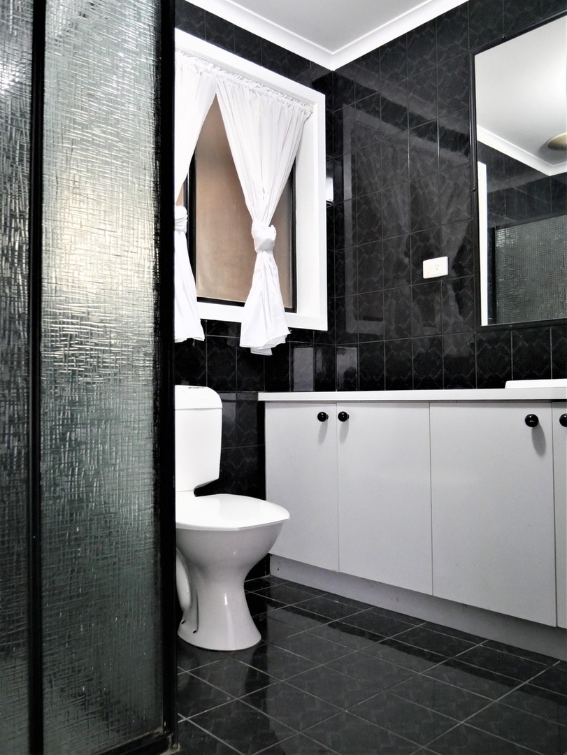 4 Lagarna Drive, Kurunjang, VIC 3337 - Thumbnail 2 - 15/09/2021
