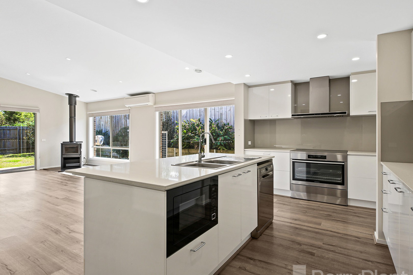13 Appleporch WayDrouin, VIC 3818, Drouin - Thumbnail 4