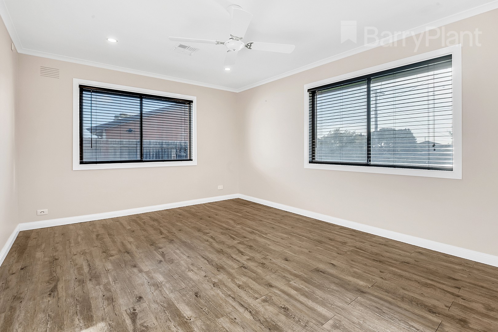 8 Gobur Court, Meadow Heights, VIC 3048 - Thumbnail 2 - 20/09/2021