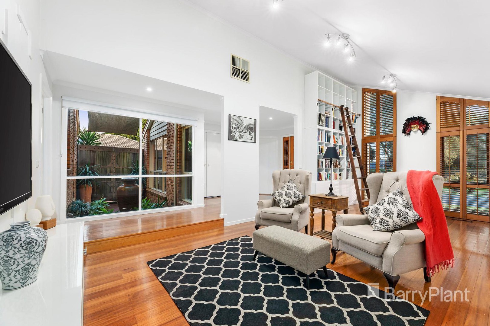 10 Maybury DriveMill Park, VIC 3082, Mill Park - Thumbnail 2