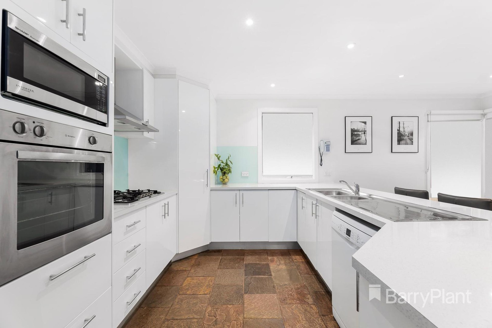 10 Maybury DriveMill Park, VIC 3082, Mill Park - Thumbnail 3