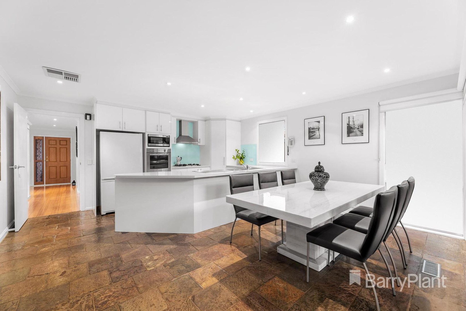 10 Maybury DriveMill Park, VIC 3082, Mill Park - Thumbnail 4
