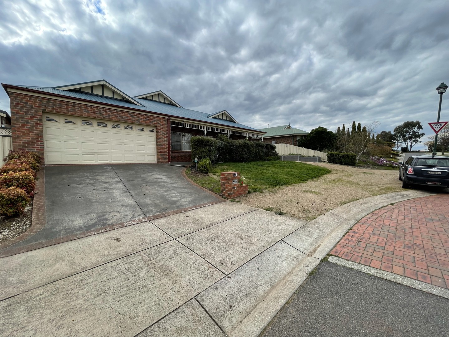 10 Duncraig Grove, Sunbury, VIC 3429 - Thumbnail 2 - 21/09/2021