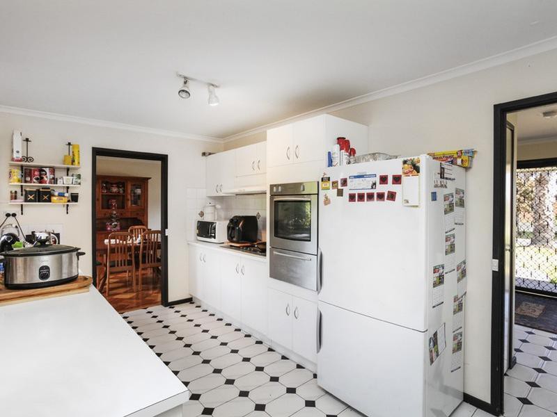 6 Evelyn Close, Melton West, VIC 3337, Melton West - Thumbnail 3