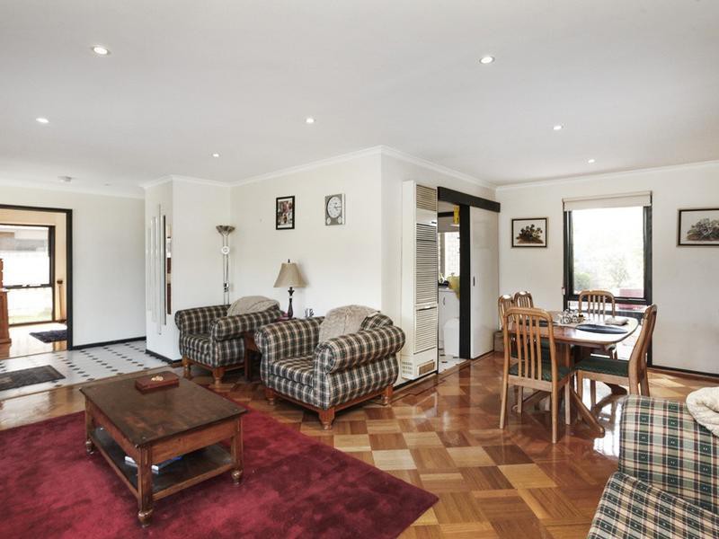 6 Evelyn Close, Melton West, VIC 3337, Melton West - Thumbnail 4
