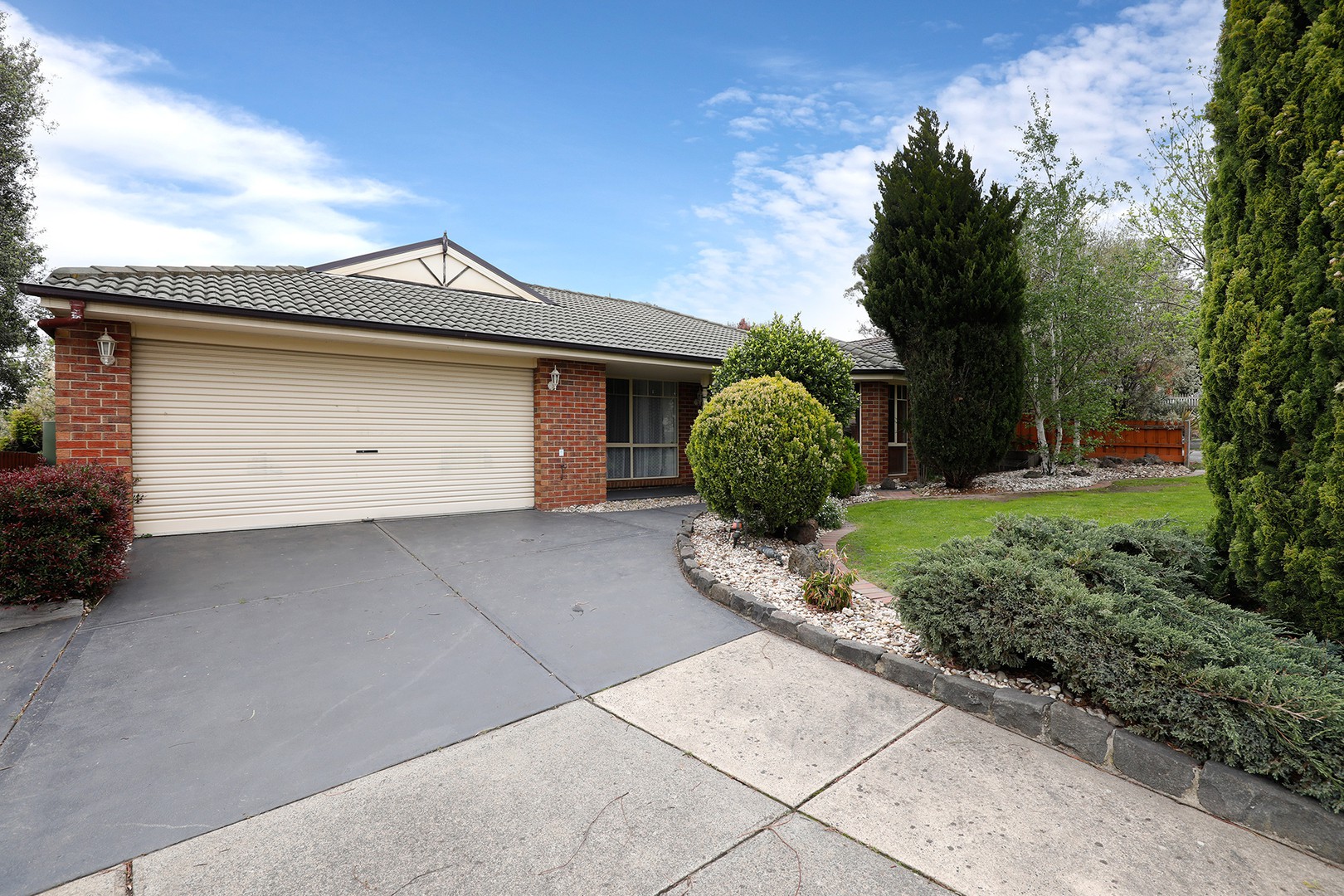 9 Stradbroke Close, Berwick, VIC 3806, Berwick - Thumbnail 2