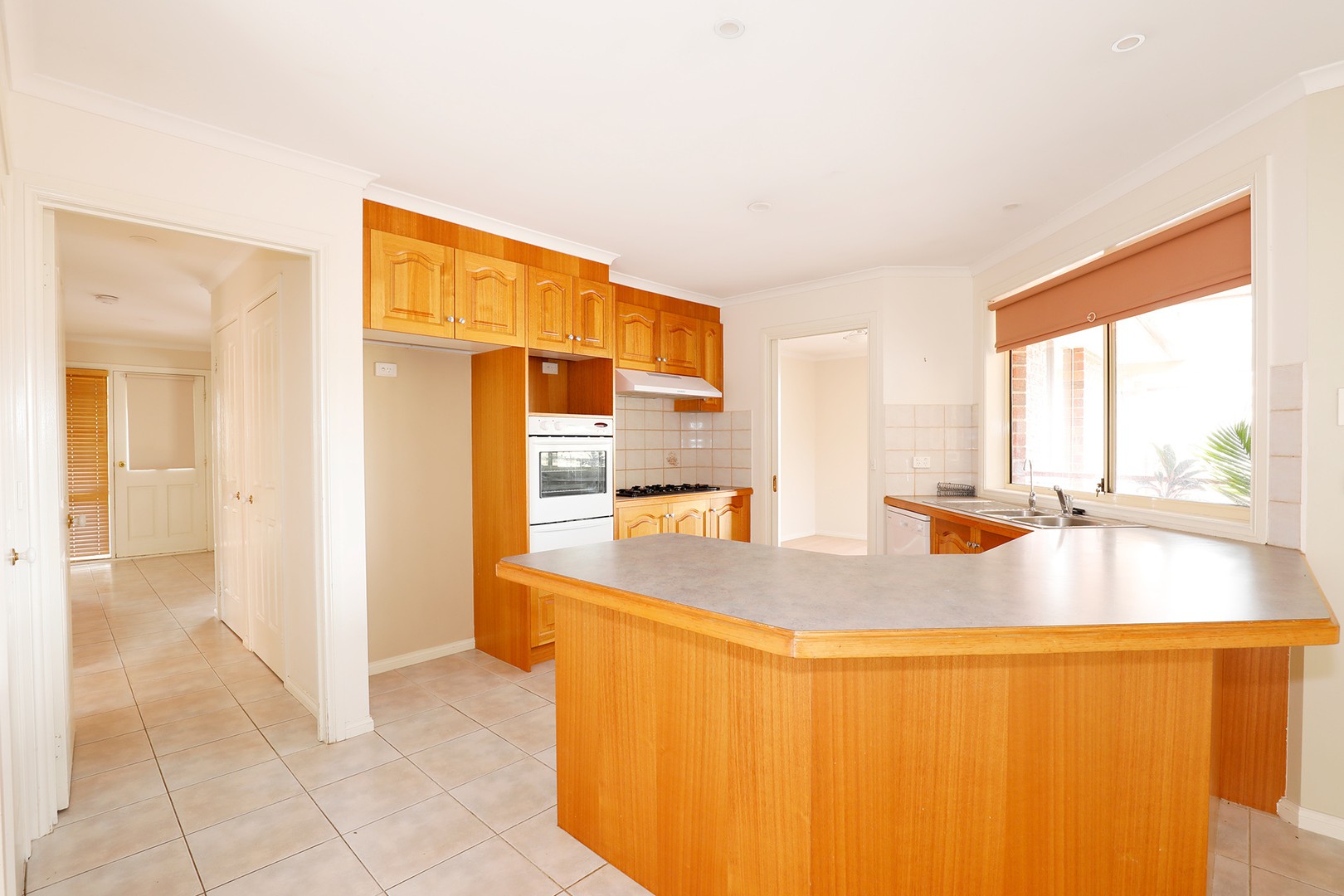 9 Stradbroke Close, Berwick, VIC 3806, Berwick - Thumbnail 5