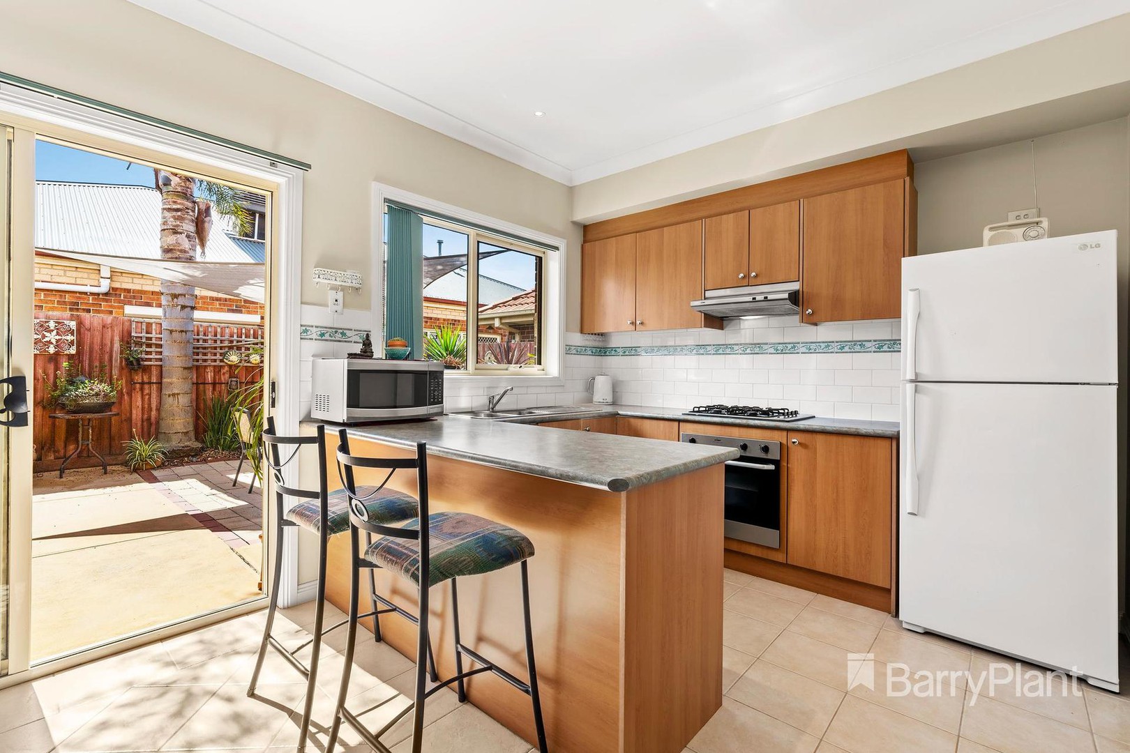 47 Capri Close, South Morang, VIC 3752 - Thumbnail 2 - 22/09/2021