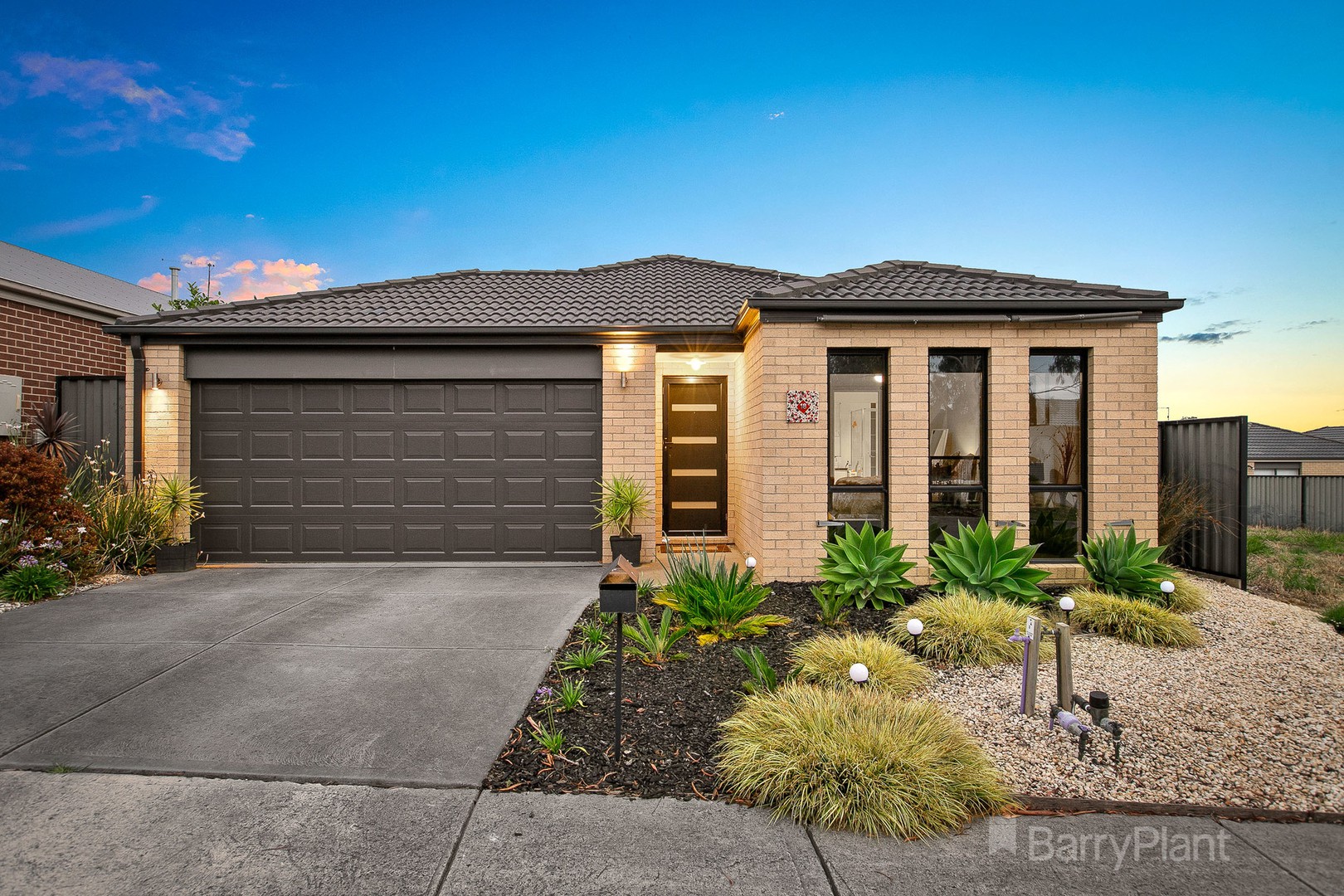 18 Sienna Way, Pakenham, VIC 3810 - Thumbnail 1 - 23/09/2021