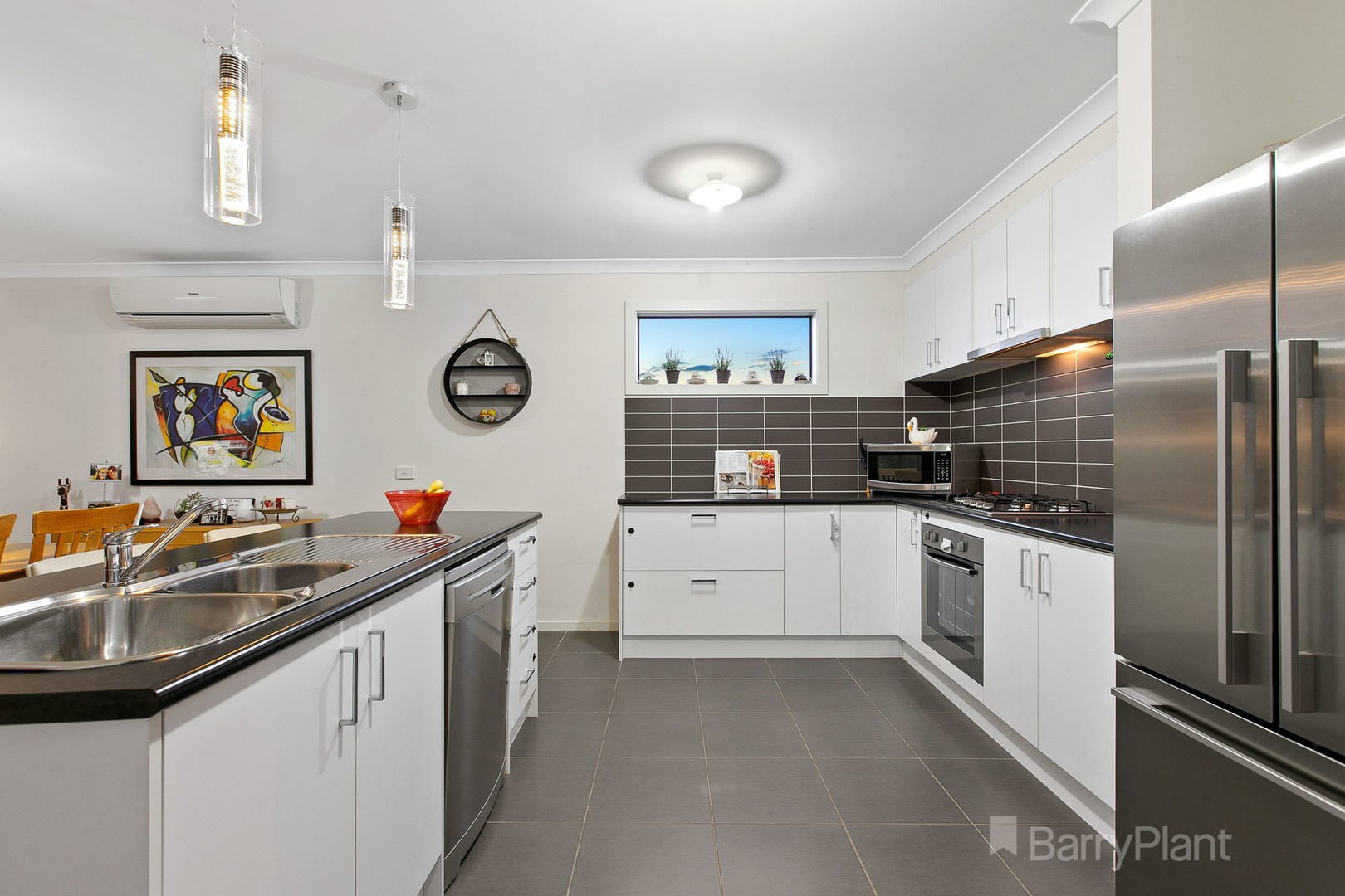 18 Sienna Way, Pakenham, VIC 3810 - Thumbnail 2 - 23/09/2021
