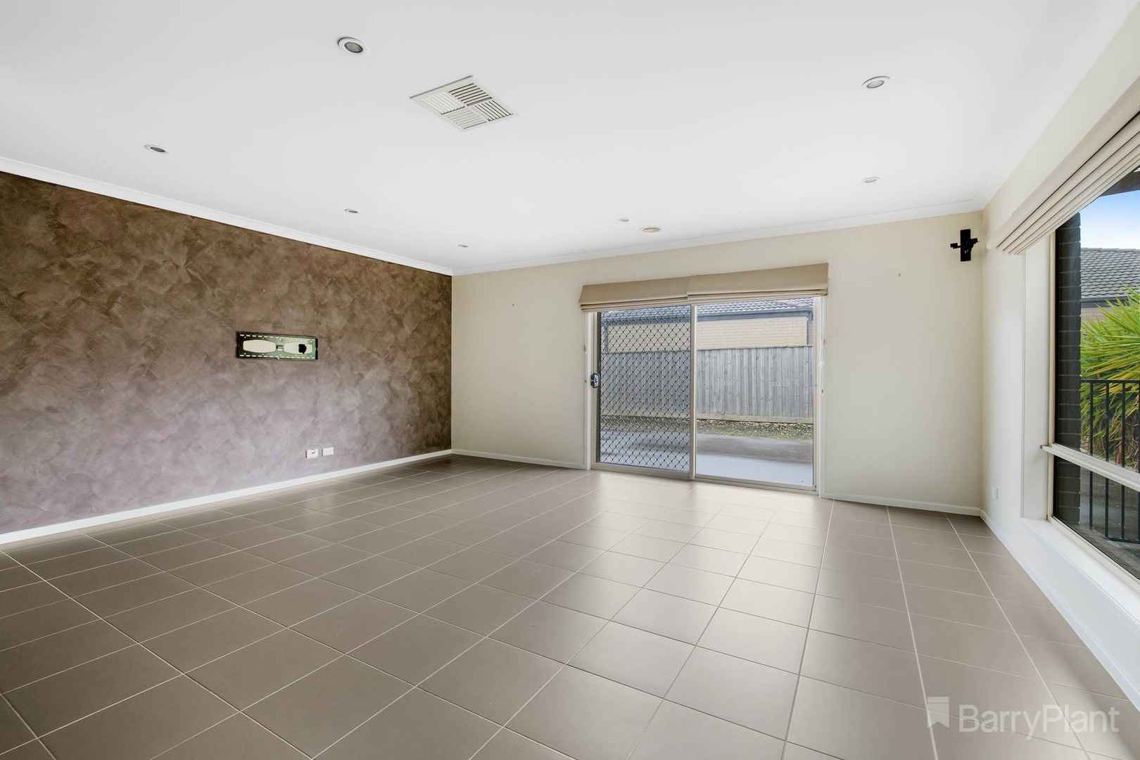112 Skyline Way, Berwick, VIC 3806 - Thumbnail 2 - 23/09/2021