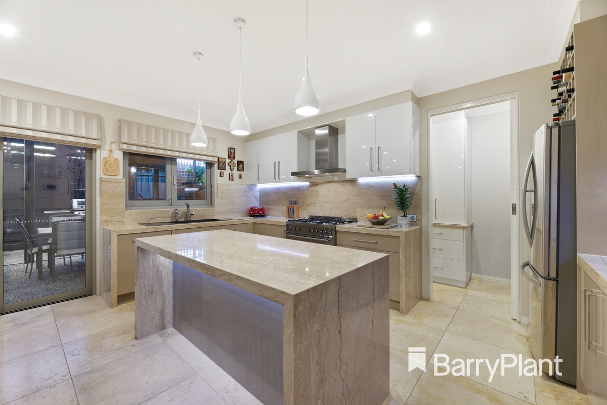 1/3 Giselle AvenueWantirna South, VIC 3152, Wantirna South - Thumbnail 2