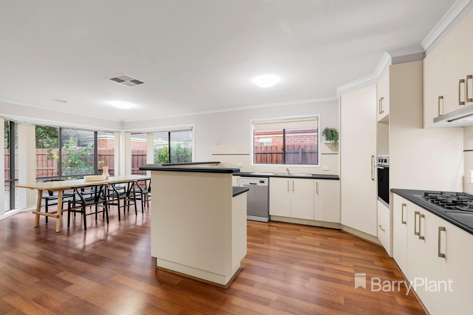 11 Rolain AvenueSouth Morang, VIC 3752, South Morang - Thumbnail 3