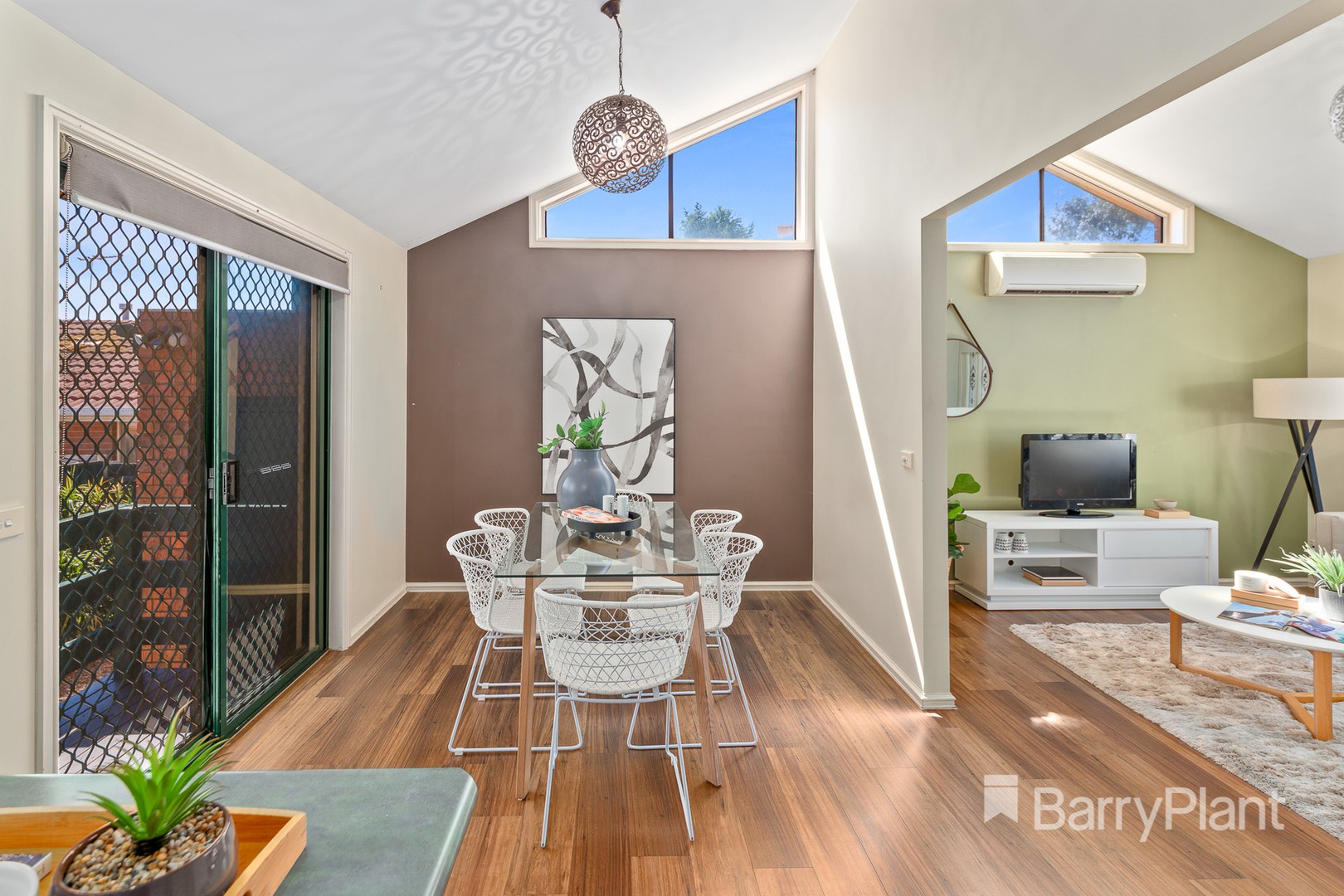 2/8 Plowman CourtEpping, VIC 3076, Epping - Thumbnail 4