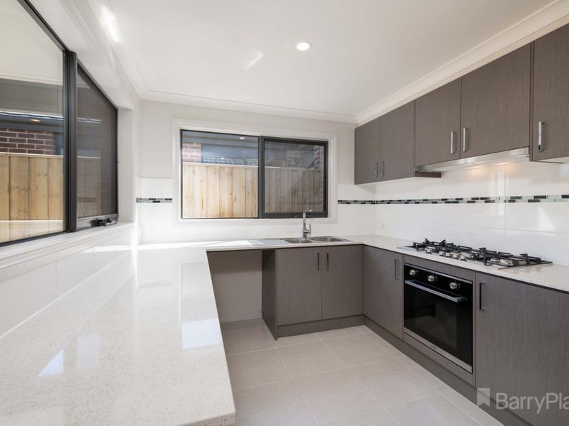 45 Hunt Way, Pakenham, VIC 3810 - Thumbnail 2 - 28/09/2021