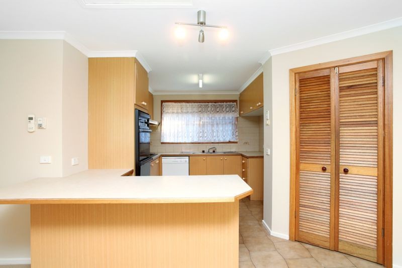 158 Rosella Avenue, Werribee, VIC 3030 - Thumbnail 2 - 28/09/2021