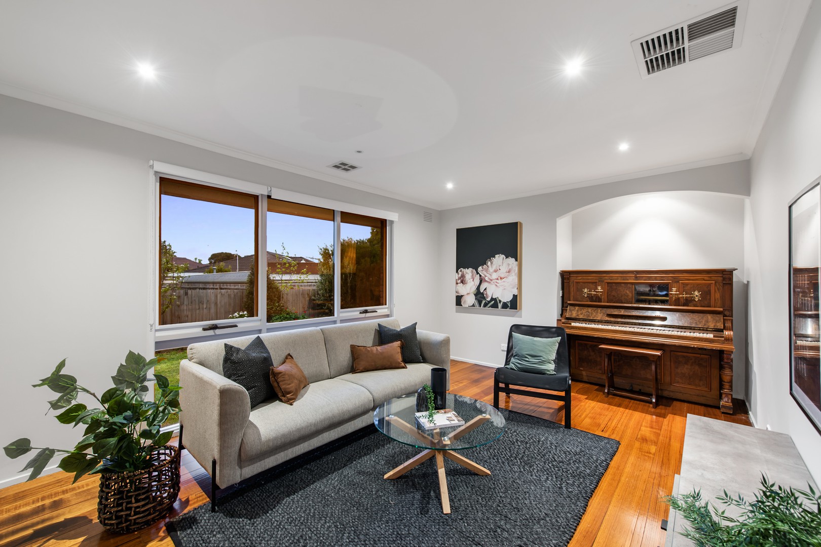 6 Sherbrooke CrescentTaylors Lakes, VIC 3038, Taylors Lakes - Thumbnail 2
