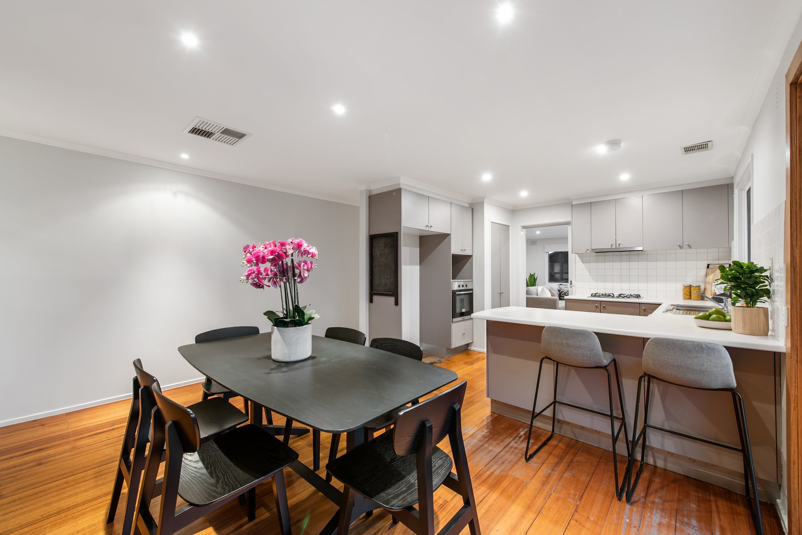 6 Sherbrooke CrescentTaylors Lakes, VIC 3038, Taylors Lakes - Thumbnail 3