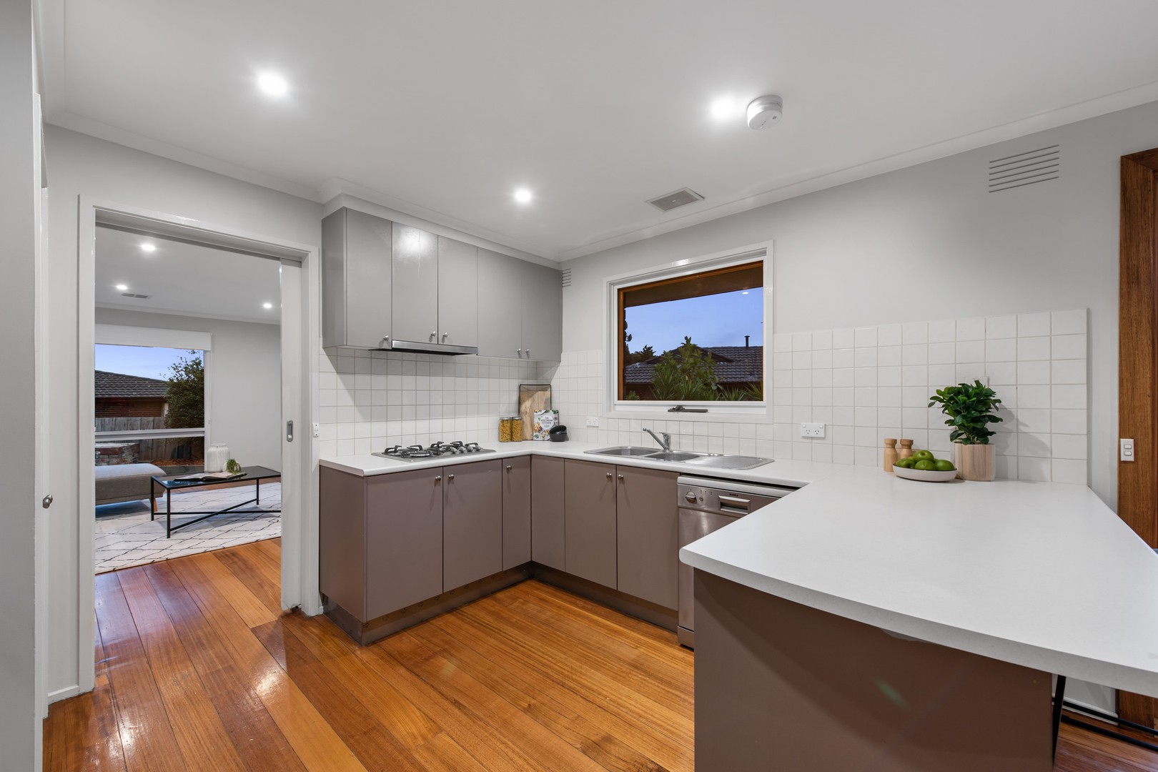 6 Sherbrooke CrescentTaylors Lakes, VIC 3038, Taylors Lakes - Thumbnail 4