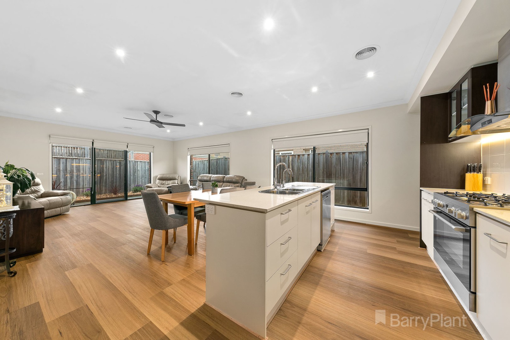 16 Markbeech CrescentOfficer, VIC 3809, Officer - Thumbnail 7